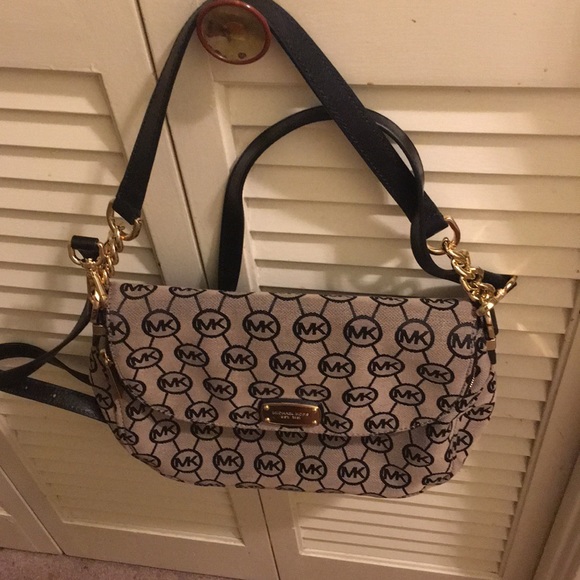 Michael Kors cross body bag - Picture 4 of 4